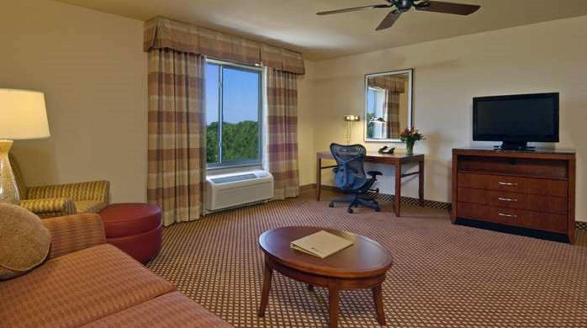 Hilton Garden Inn Lake Forest Mettawa Exterior foto
